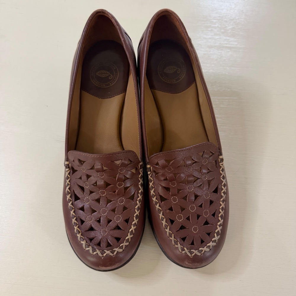 Nurture‎ Gardner Brown Leather Floral Laser Cut Wedge Loafers Size 7M Brazil
